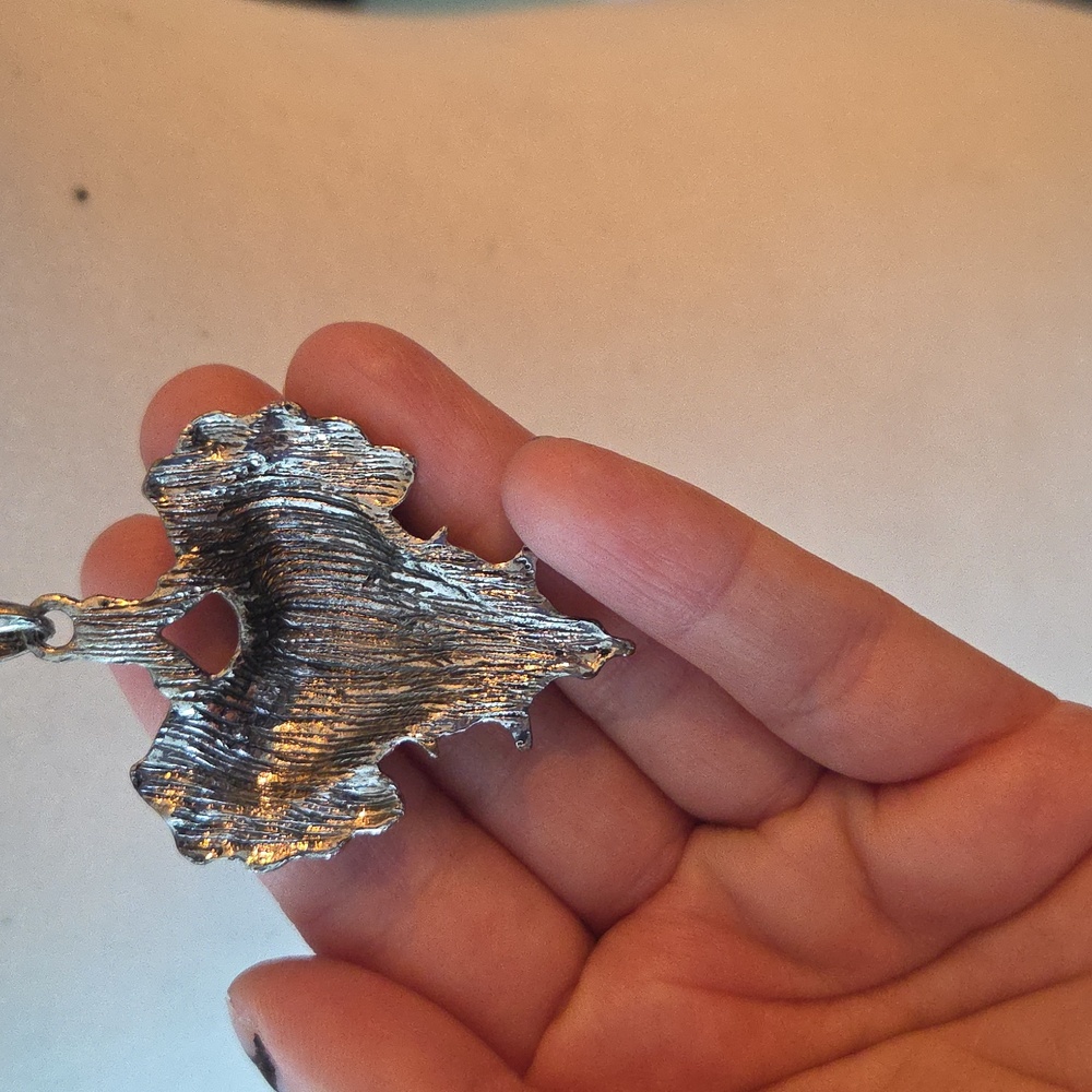 Funk Plus Auroras Heart Rose Necklace - Picture 5 of 6
